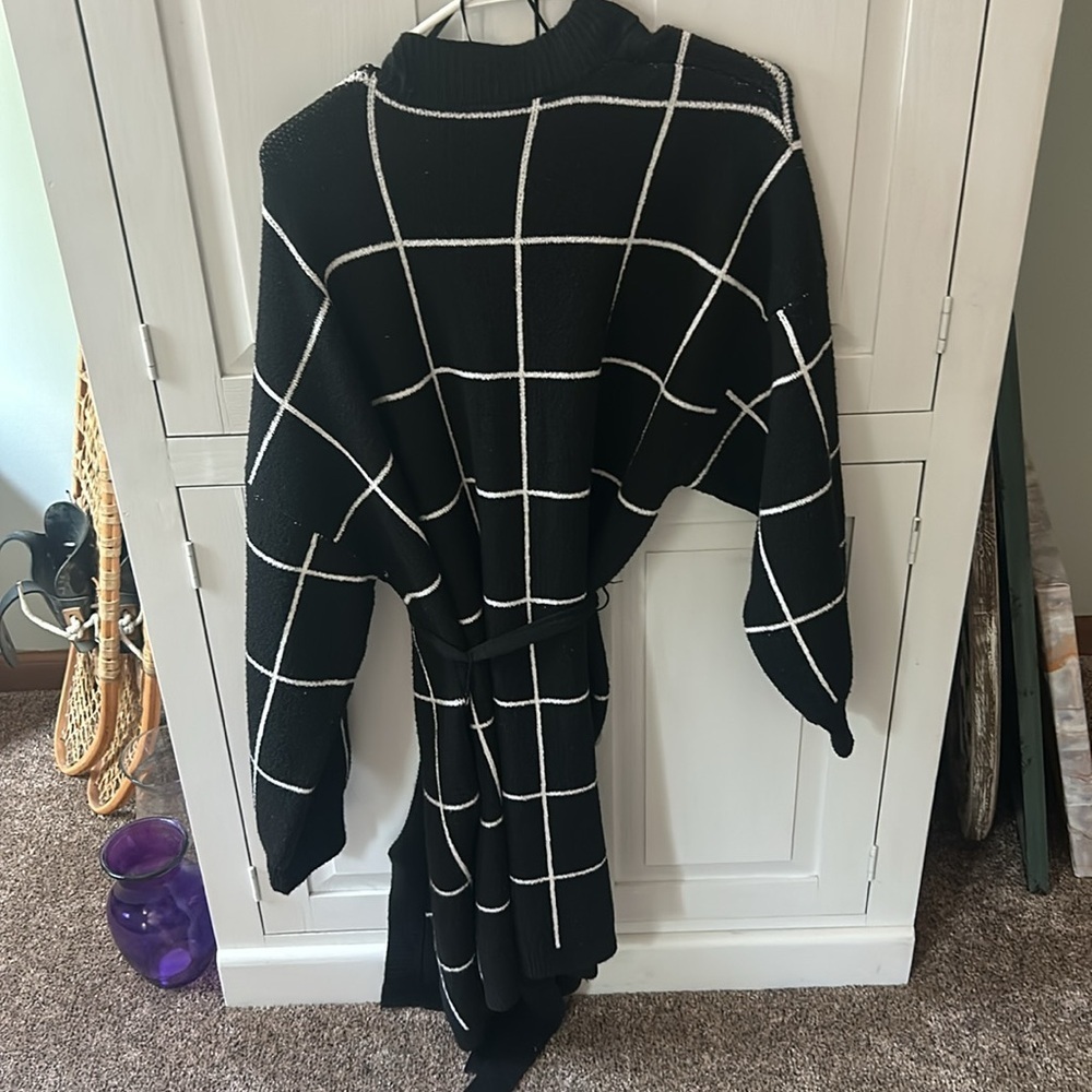 Time and Tru Long Black and White Cardigan with Tie Size XXXL - Picture 4 of 4